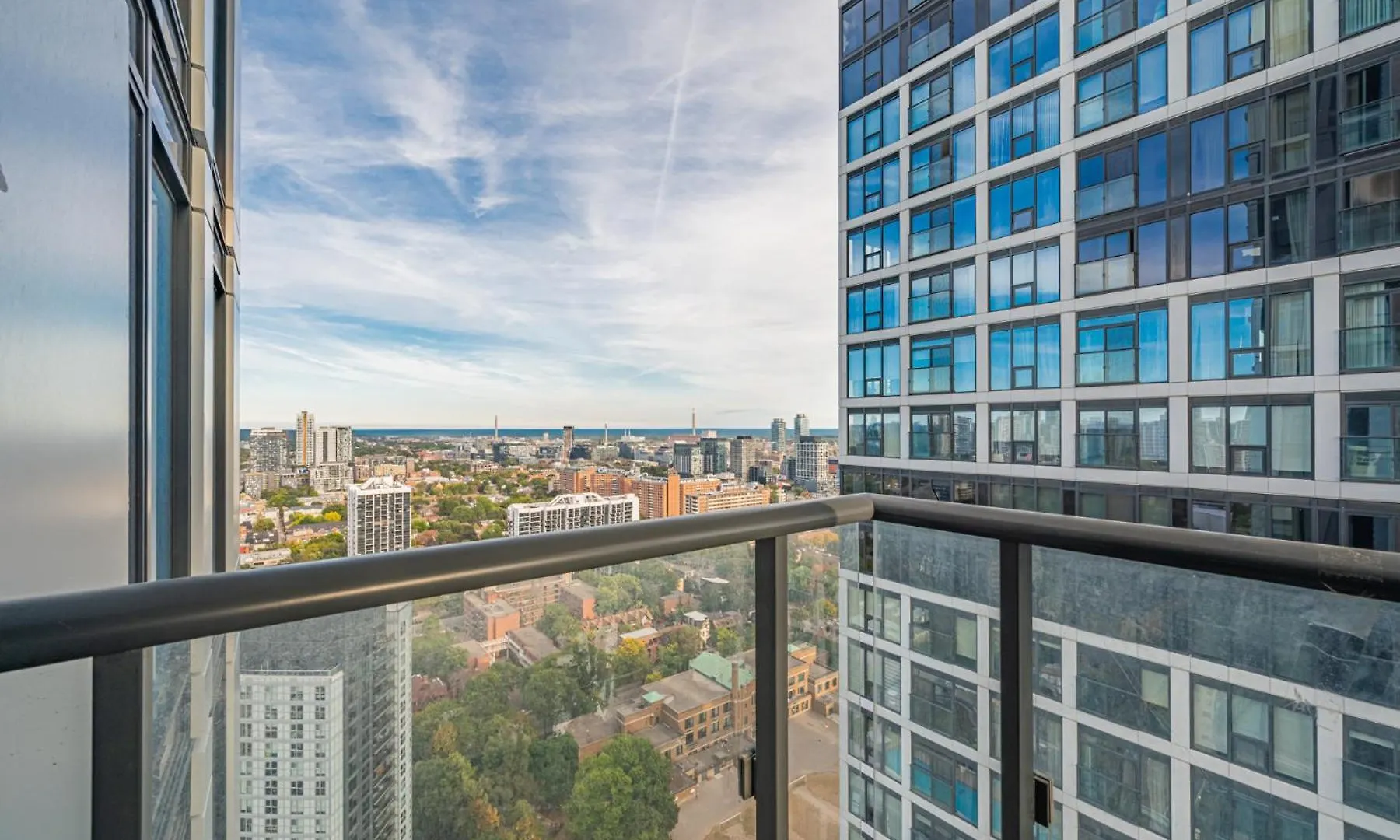 Toronto Garden Apartments 0*,