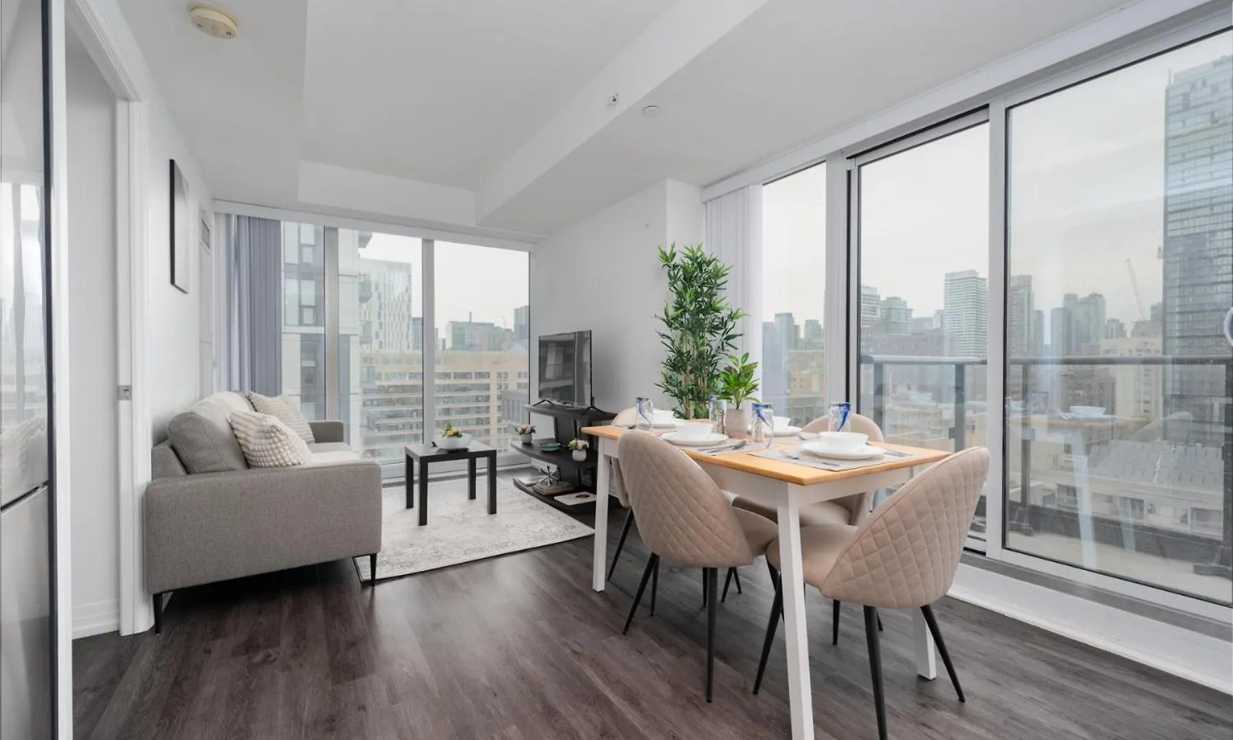 Toronto Garden Apartments 0*,  Canada